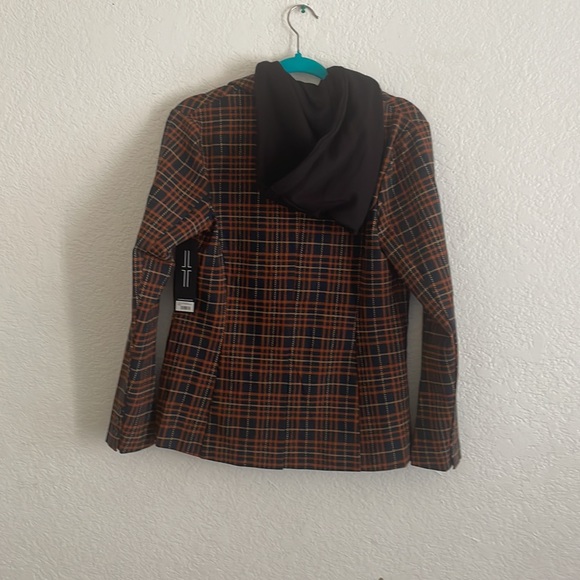 A patterned Blazer! In great condition new with tag! - Picture 3 of 5